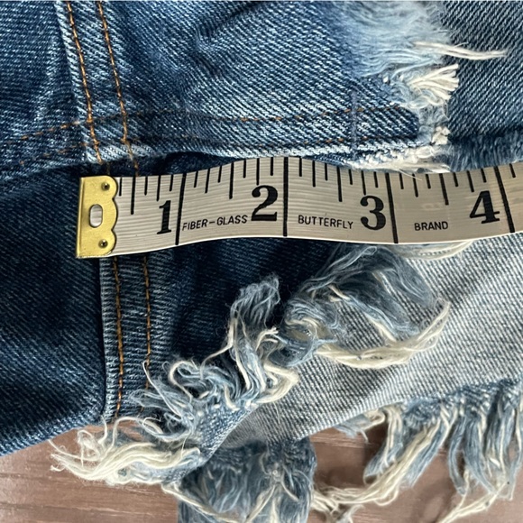 NWT Abercrombie Distressed DenimThe Mom Short High Rise Waist 36 / Size 22 - Picture 5 of 6